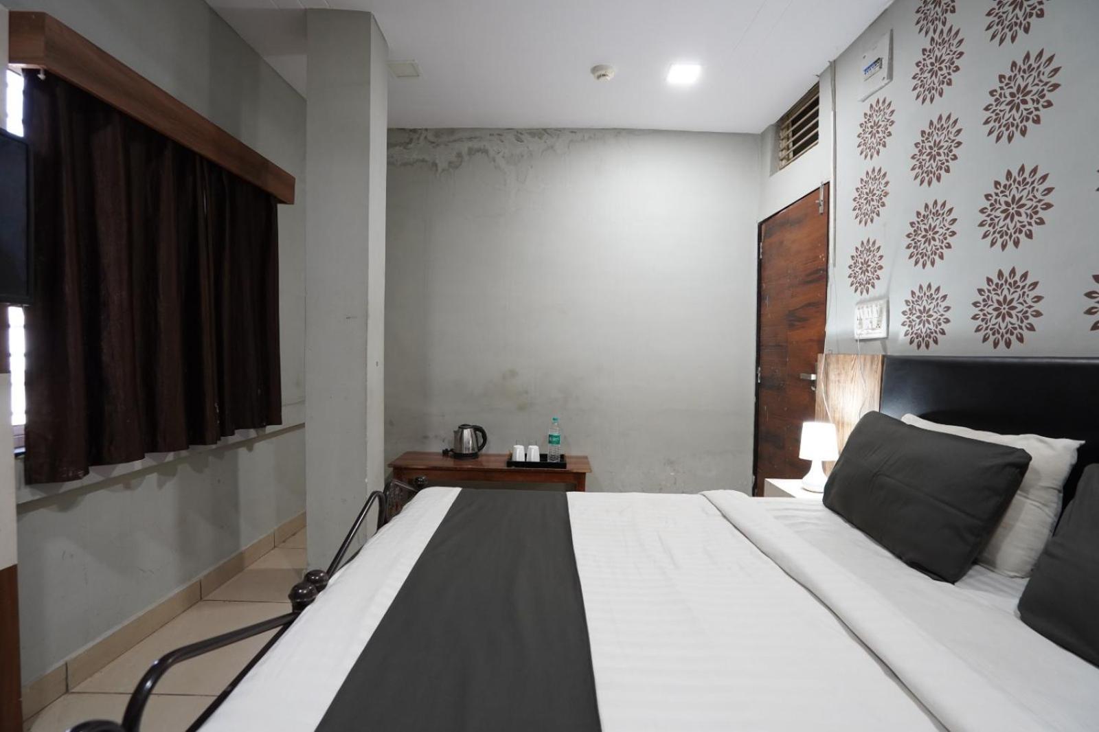 Hotel Sai Inn, Ahmedabad Airport Eksteriør billede