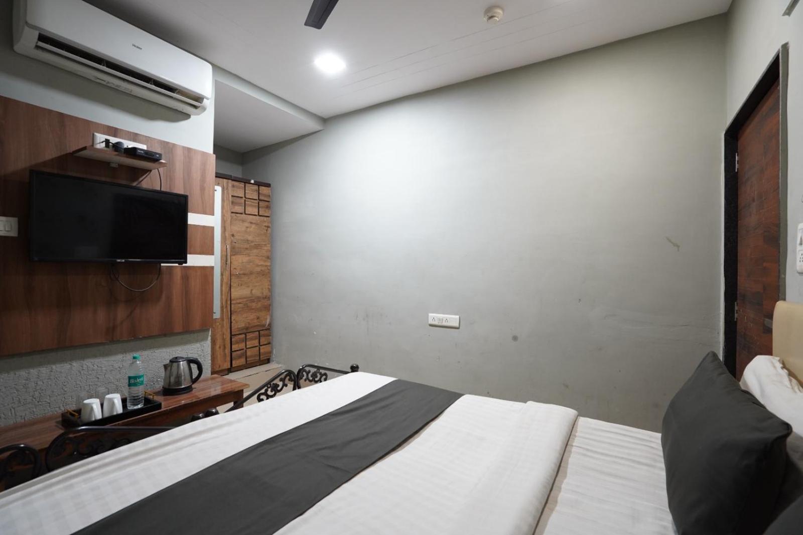 Hotel Sai Inn, Ahmedabad Airport Eksteriør billede