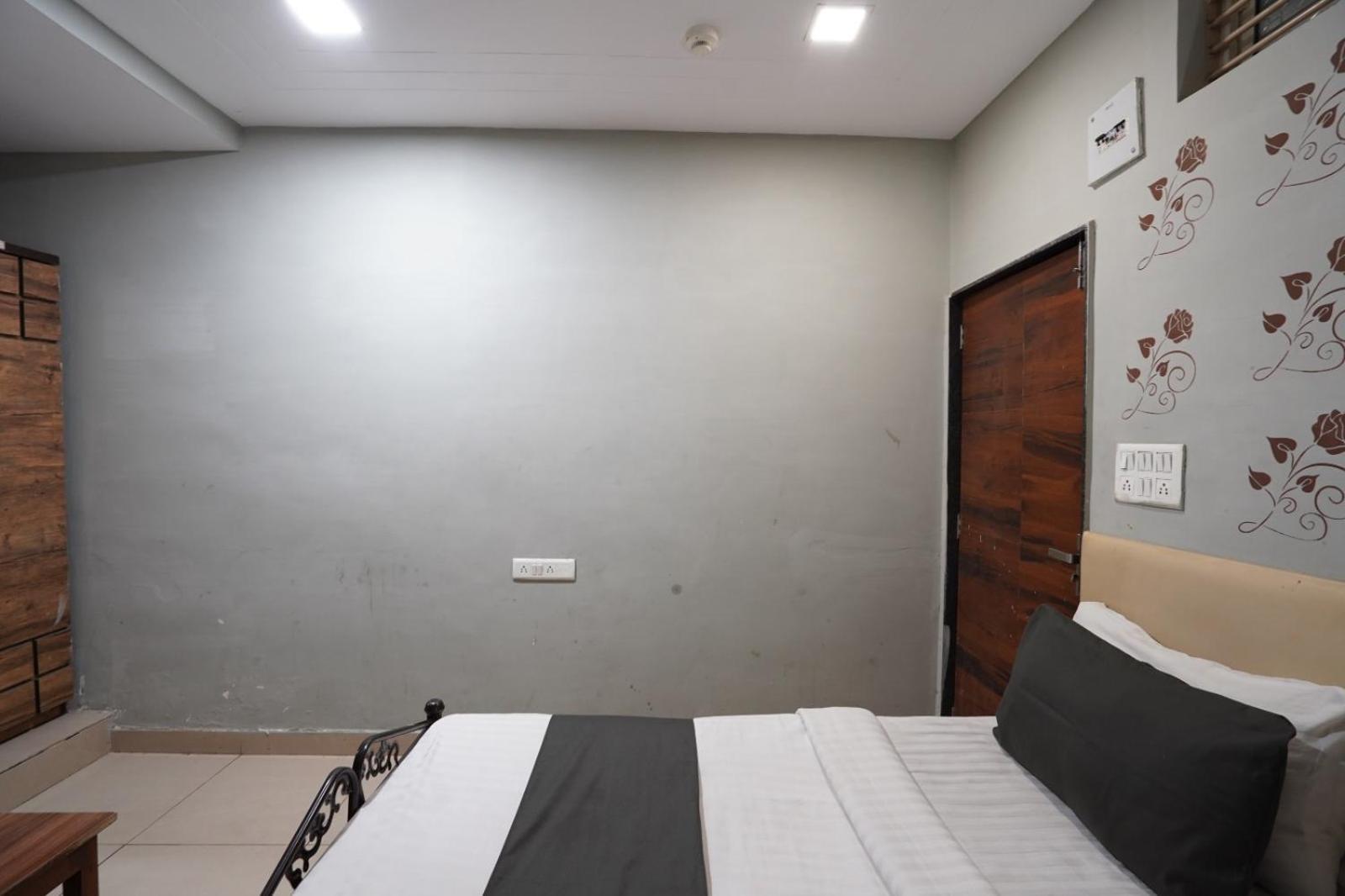 Hotel Sai Inn, Ahmedabad Airport Eksteriør billede