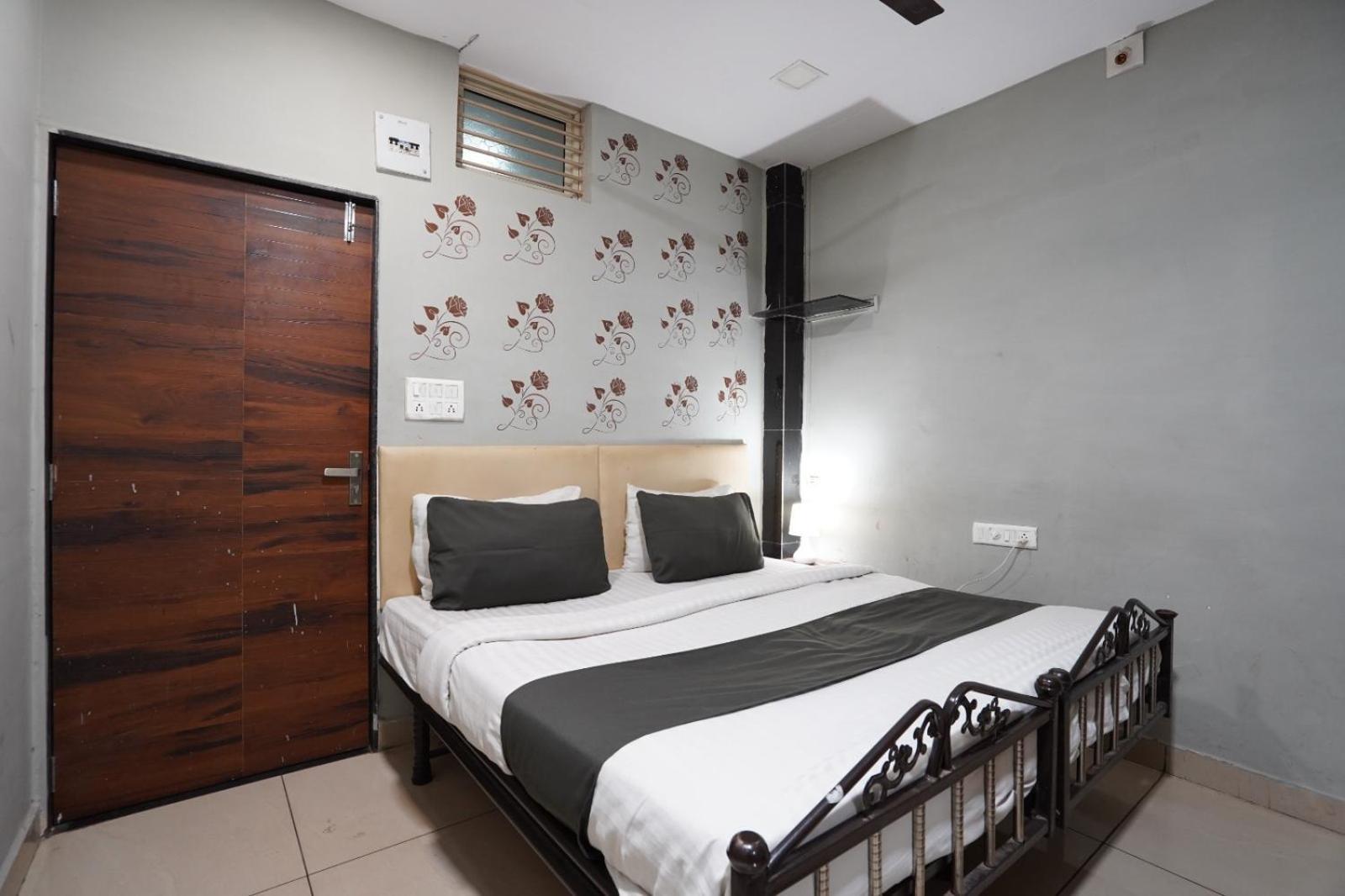 Hotel Sai Inn, Ahmedabad Airport Eksteriør billede