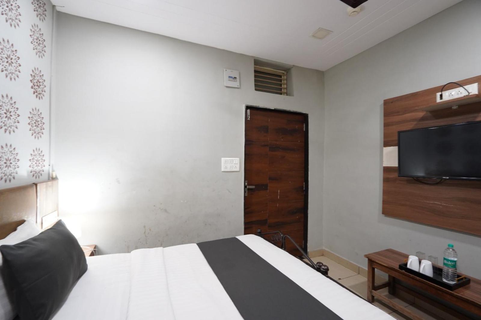 Hotel Sai Inn, Ahmedabad Airport Eksteriør billede