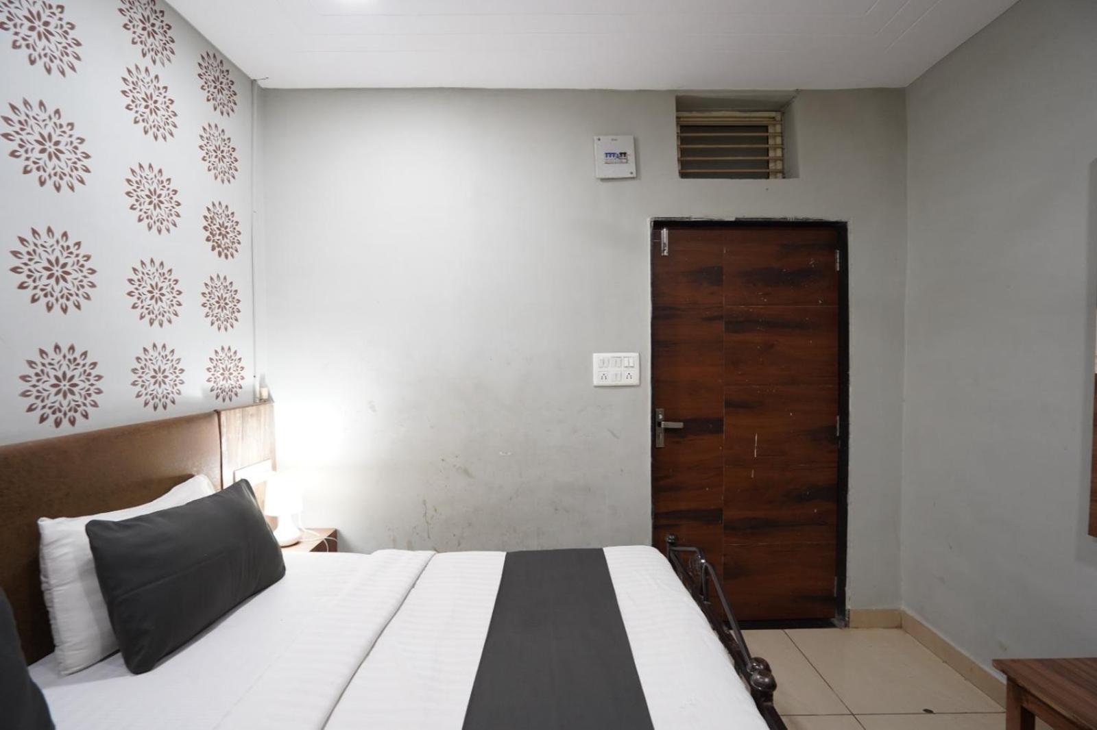 Hotel Sai Inn, Ahmedabad Airport Eksteriør billede