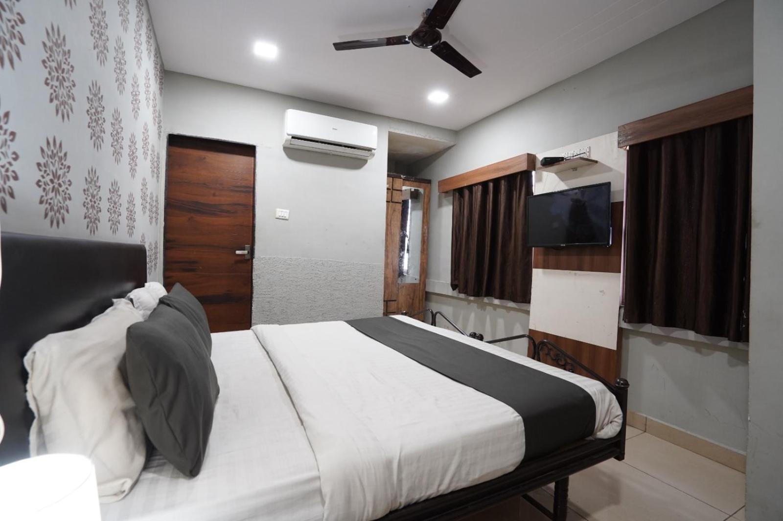Hotel Sai Inn, Ahmedabad Airport Eksteriør billede