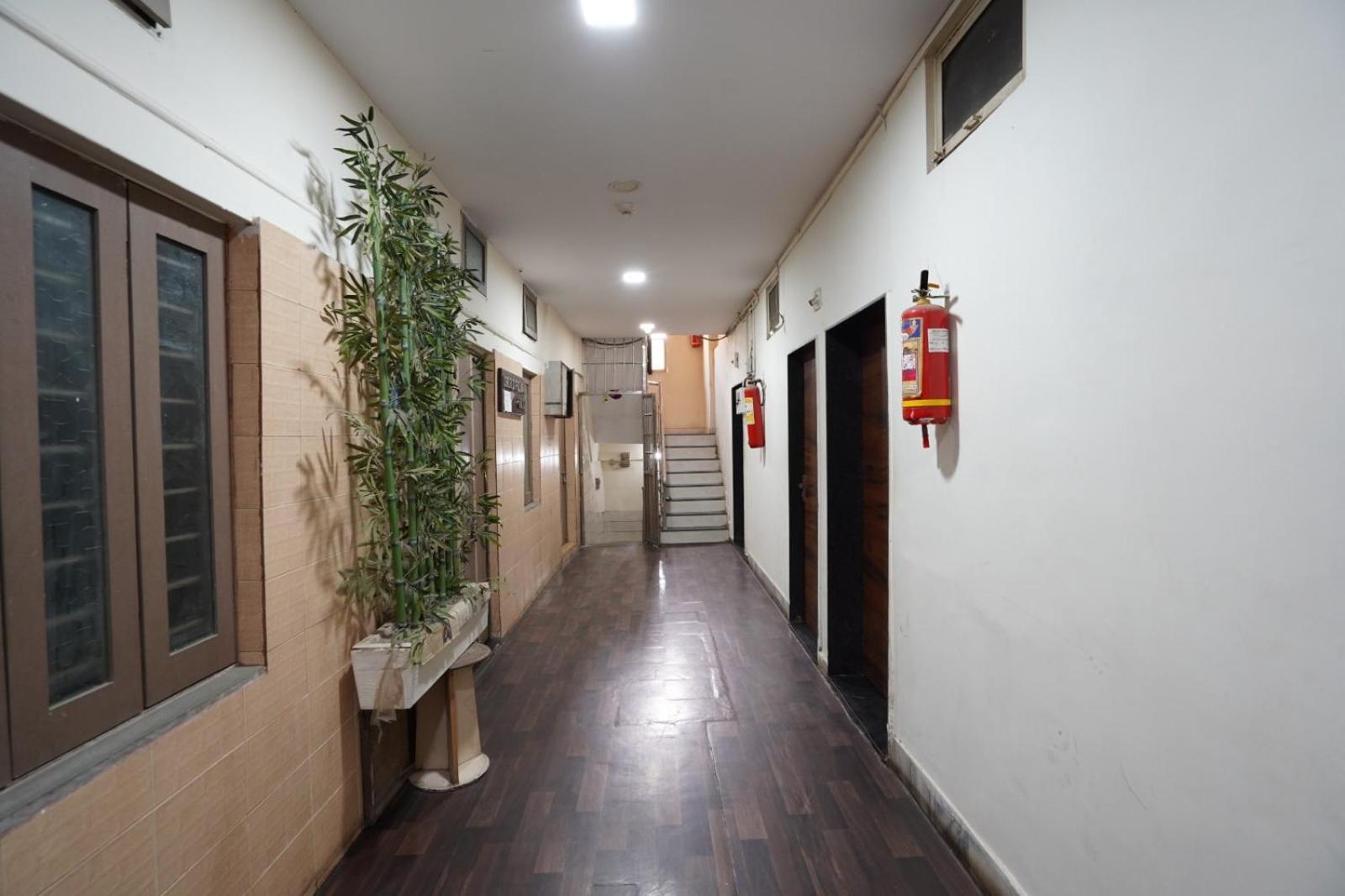 Hotel Sai Inn, Ahmedabad Airport Eksteriør billede