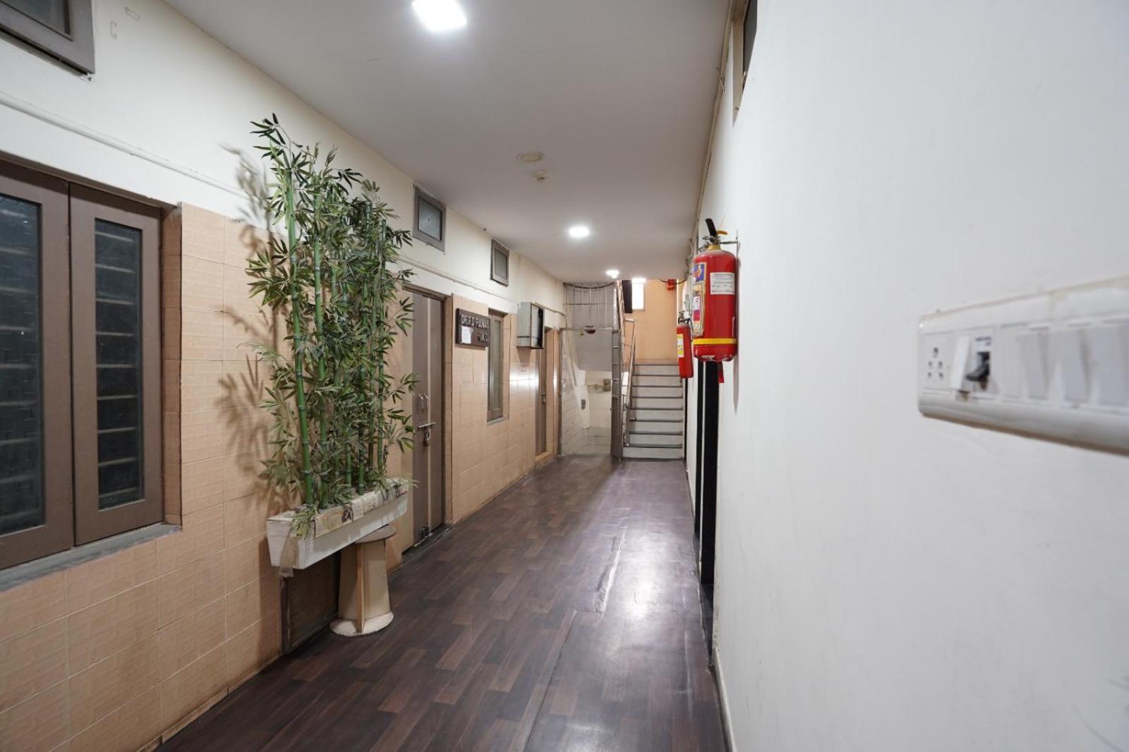 Hotel Sai Inn, Ahmedabad Airport Eksteriør billede