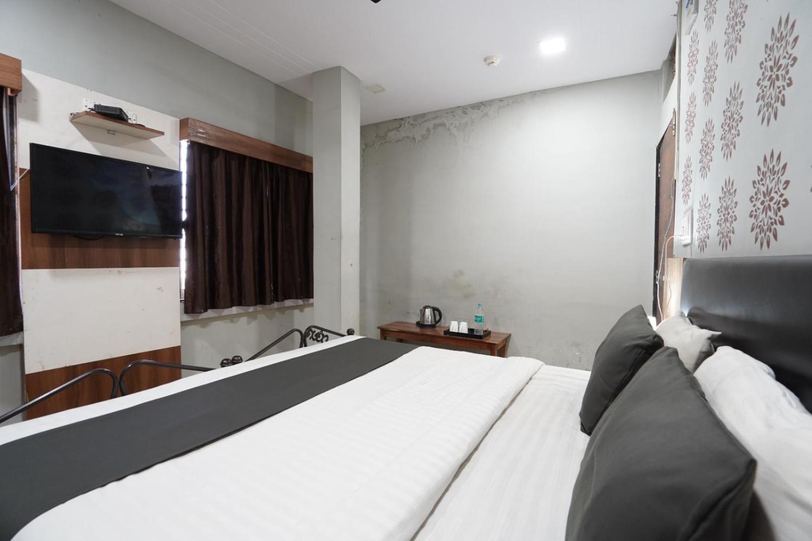 Hotel Sai Inn, Ahmedabad Airport Eksteriør billede