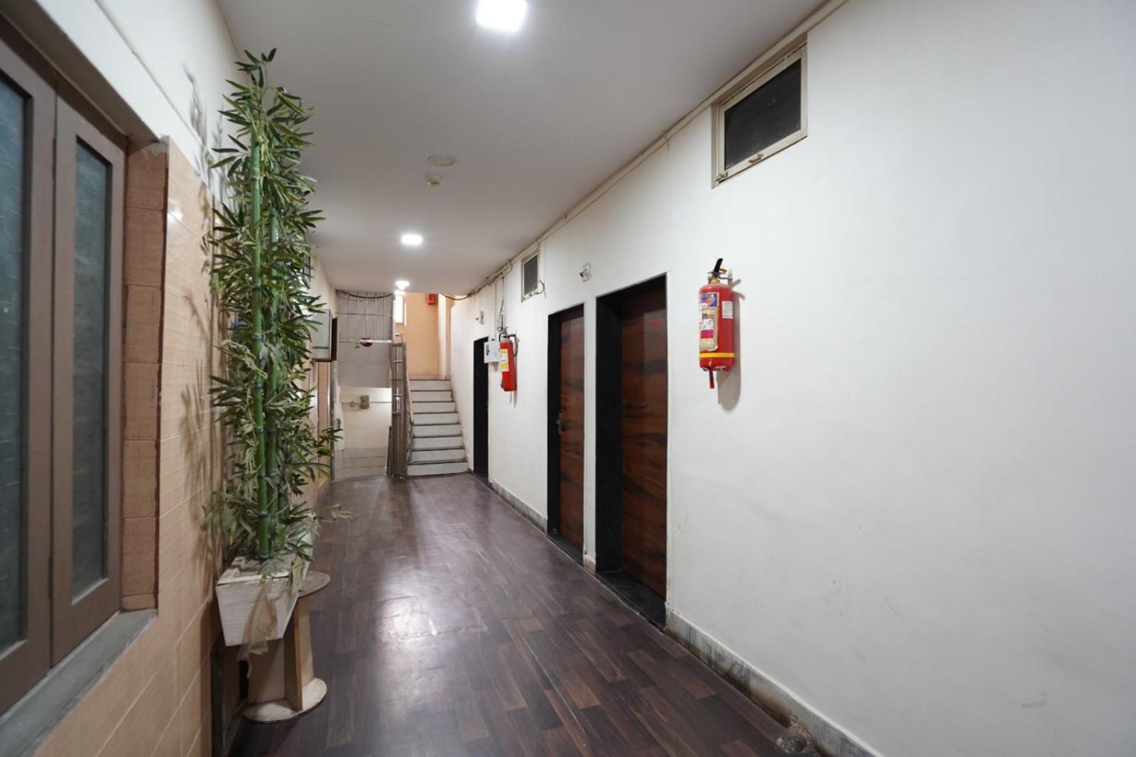 Hotel Sai Inn, Ahmedabad Airport Eksteriør billede